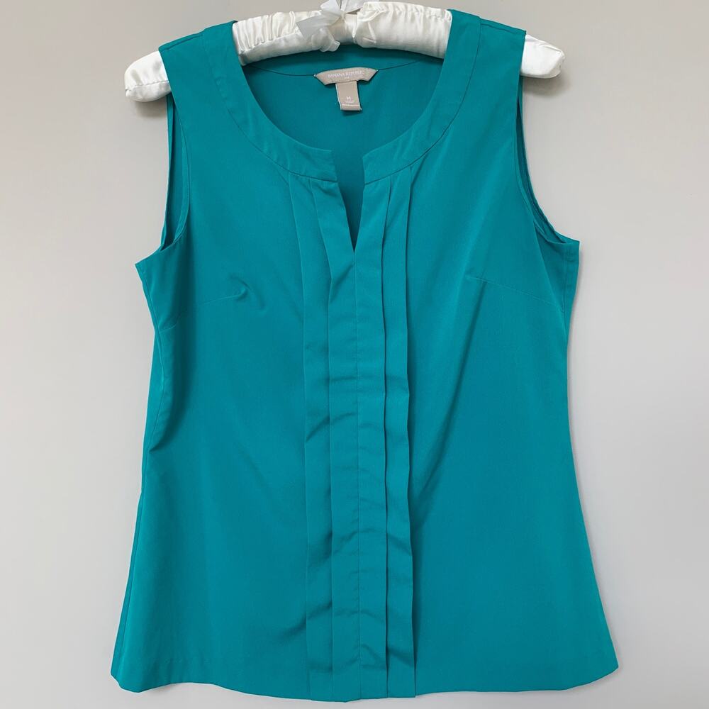 Banana Republic Factory green sleeveless blouse pleated front size M